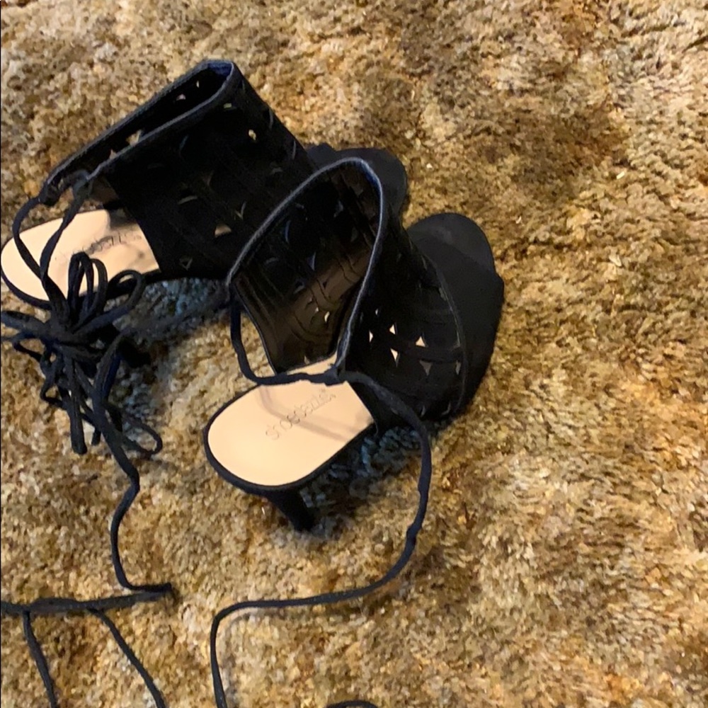 Heels - Picture 4 of 4